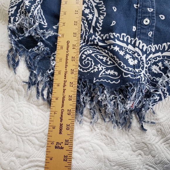 Bandana Print Button Down Shirt w/ Fringe Bottom ECU - Picture 7 of 7